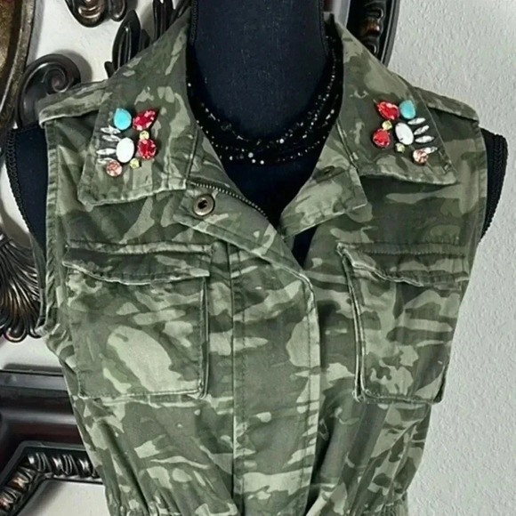 Decree Tops - Decree 100% Cotton Camouflage Embellish Vest with Gem Collar Points Medium